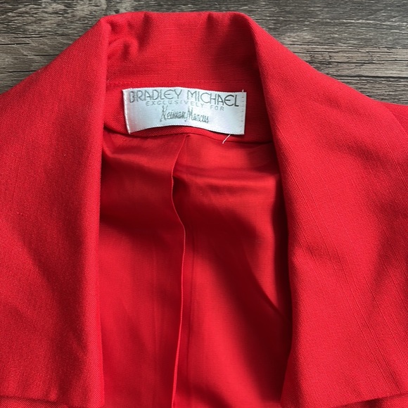 Neiman Marcus | Red Skirt Set | 8 - Picture 3 of 17